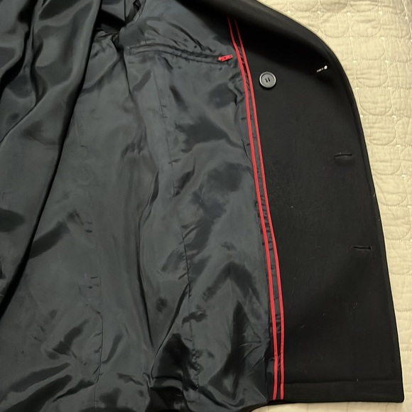 6 button D/B Hugo by Hugo Boss. 32” car coat size 40. Has red stitch detailing - Picture 9 of 14